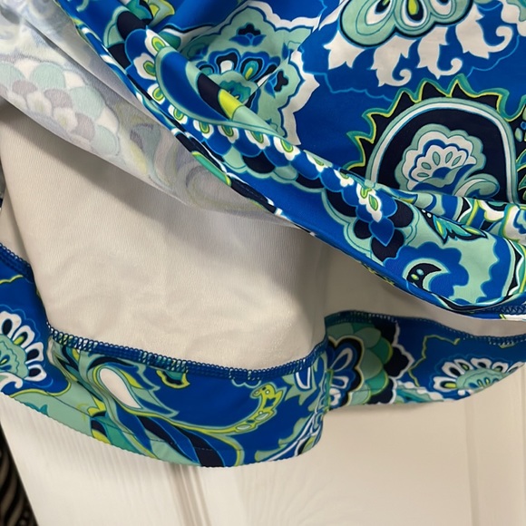 Swimsuit top with adjustable straps - Picture 3 of 4